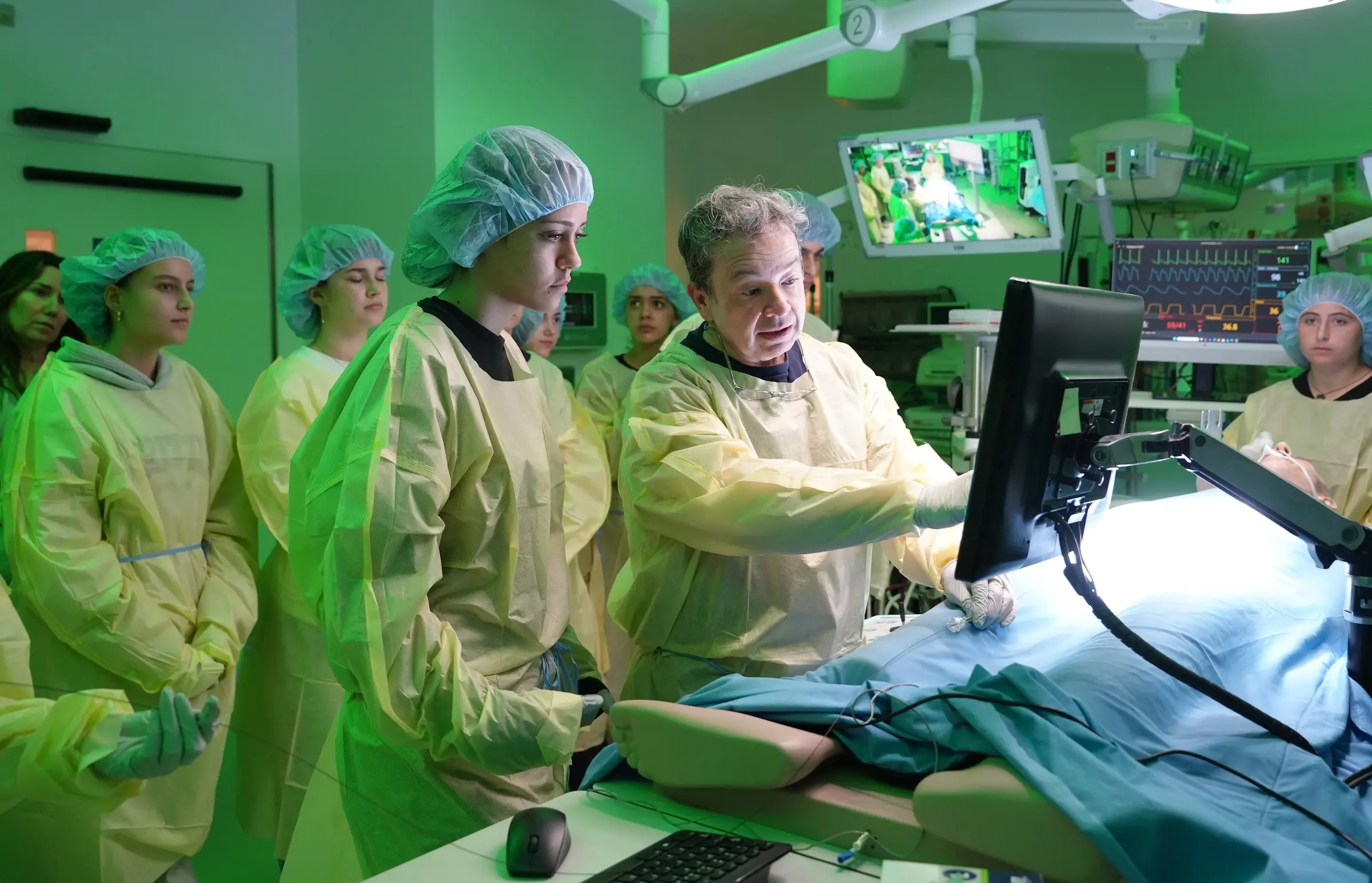 BHHS Medical Science Academy students visit Cedars-Sinai