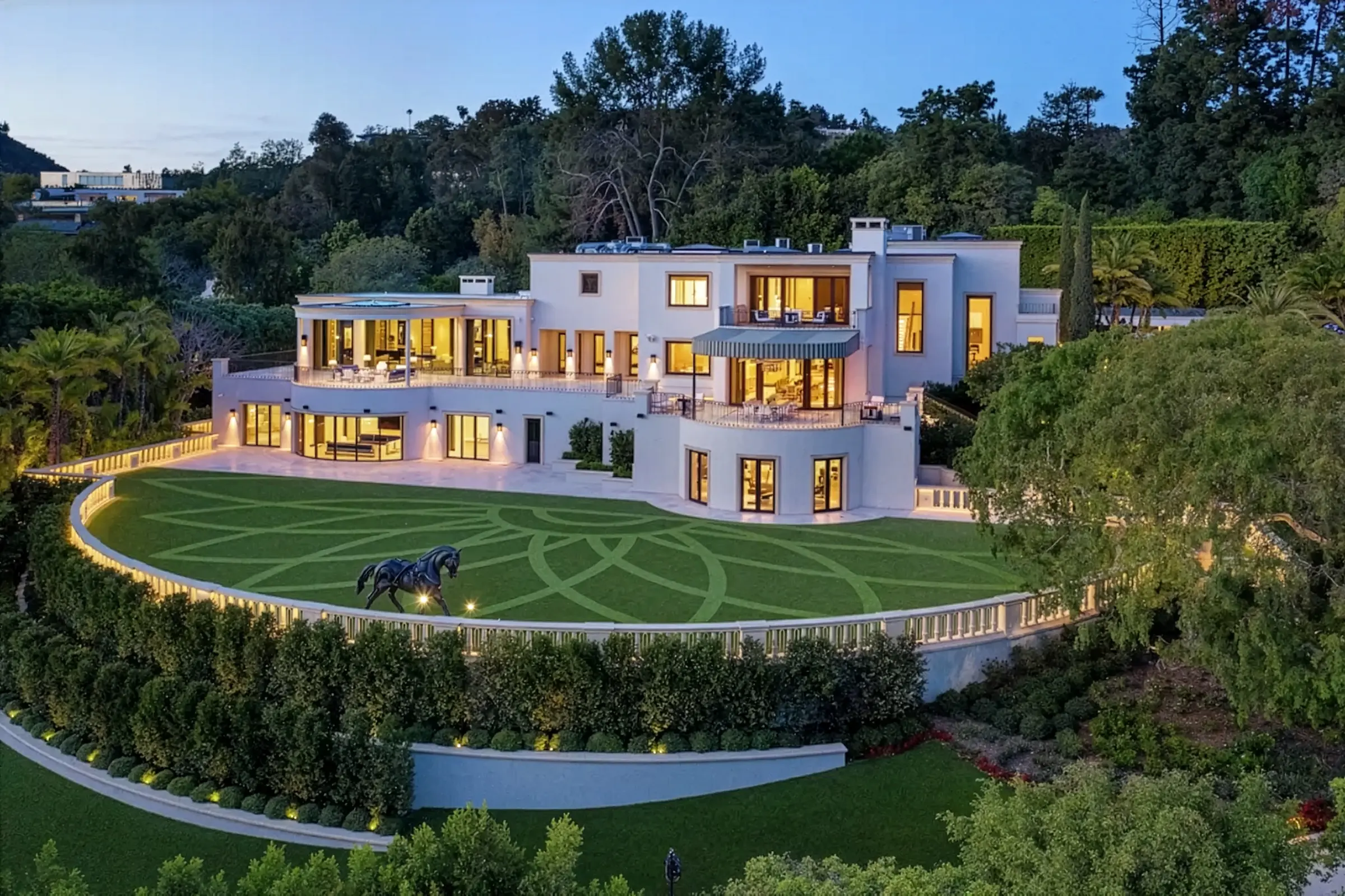 Casino mogul Steve Wynn’s Beverly Hills estate sold for $47.75 million.