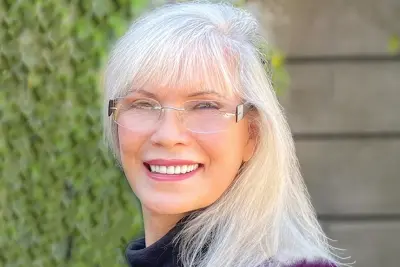 Failed Council Candidate Darian Bojeaux Lectures Beverly Hills Voters